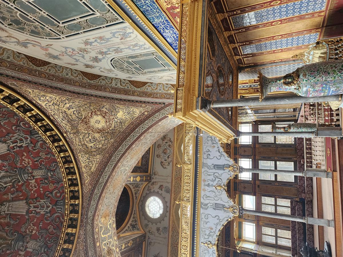 Topkapi Palace: The Sultan's Gilded World